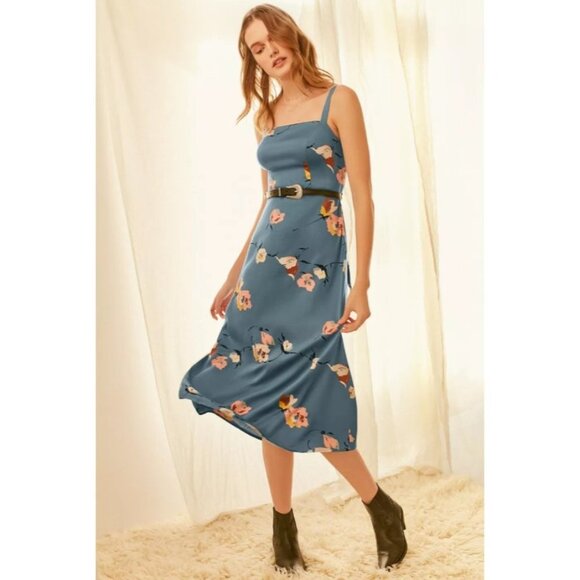 Urban Outfitters Blue Floral Layla Straight-Neck Tie-Back Midi Dress M - Picture 16 of 16